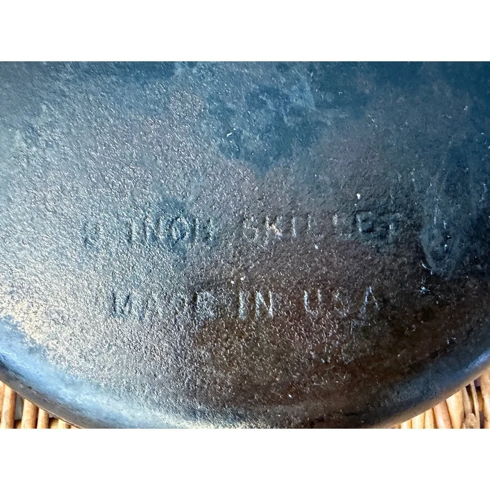 Vintage 8 Inch Cast Iron Skillet Made in USA Round Frying Pan Dual Pour Spouts